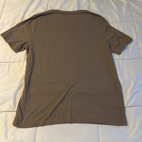 Men’s Size Medium Old Navy Brown Graphic T-Shirt - Picture 2 of 3